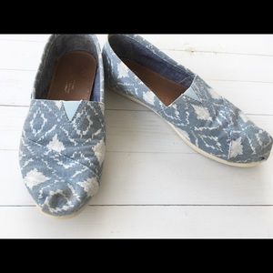 TOMS classic slip ons